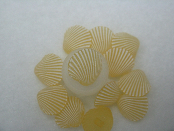 Shell Button - yellow - just over 1/2" - Click Image to Close